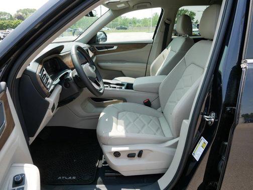 2025 Volkswagen Atlas 2.0T SE