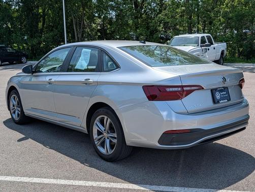 Pyrite Silver Metallic 2023 Volkswagen Jetta 1.5T SE