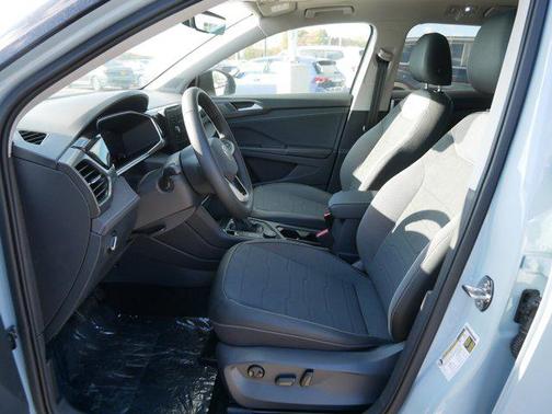 2025 Volkswagen Taos 1.5T SE Black