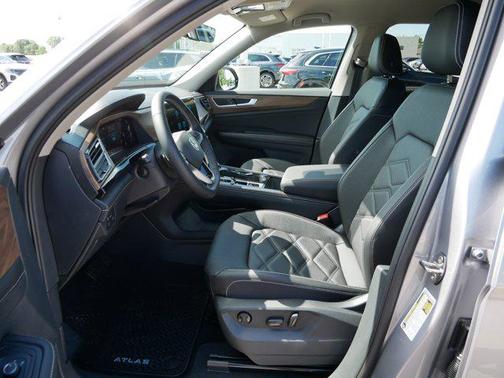 2025 Volkswagen Atlas 2.0T SE w/Technology 4MOTION