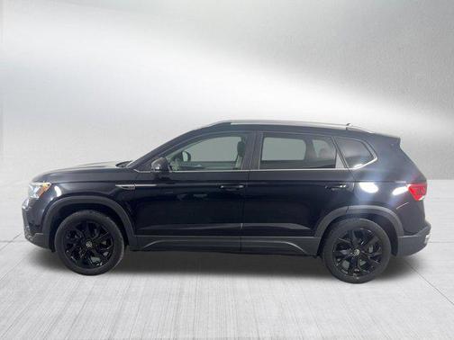 Deep Black Pearl 2023 Volkswagen Taos 1.5T SE