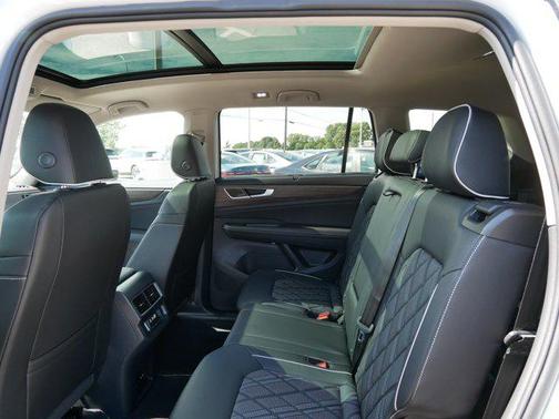2025 Volkswagen Atlas 2.0T SEL Premium R-Line 4MOTION