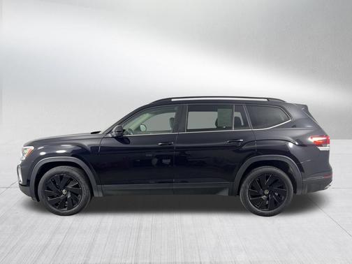Deep Black Pearl 2024 Volkswagen Atlas 2.0T SE w/Technology 4MOTION