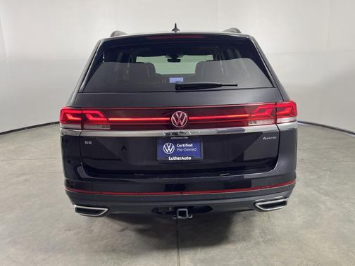 Deep Black Pearl 2024 Volkswagen Atlas 2.0T SE w/Technology 4MOTION