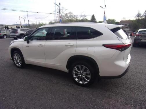Pearl White 2020 Toyota Highlander Hybrid Limited