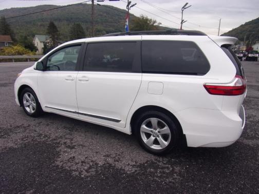 2017 Toyota Sienna LE