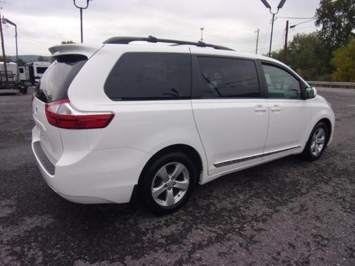 2017 Toyota Sienna LE