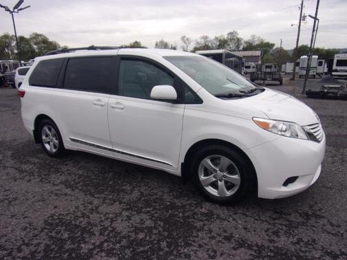 2017 Toyota Sienna LE