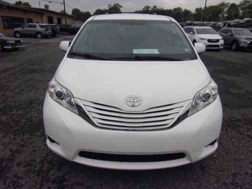 2017 Toyota Sienna LE