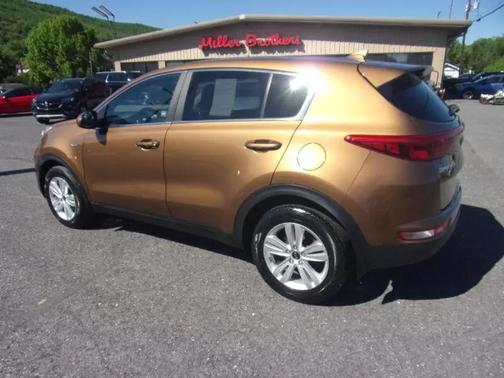 Brown 2018 Kia Sportage LX