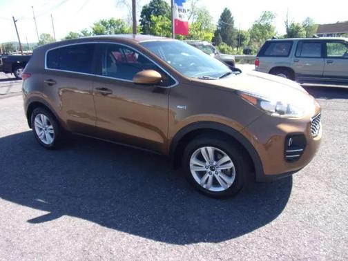 Brown 2018 Kia Sportage LX