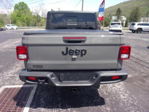 Gray 2022 Jeep Gladiator Sport S
