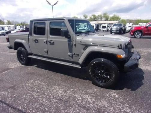 Gray 2022 Jeep Gladiator Sport S
