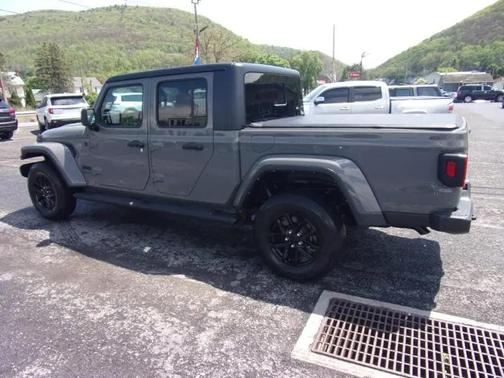 Gray 2022 Jeep Gladiator Sport S
