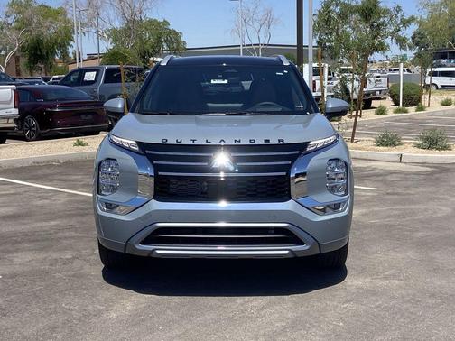 Gray / Black 2026 Mitsubishi Outlander SEL 2.5 2WD