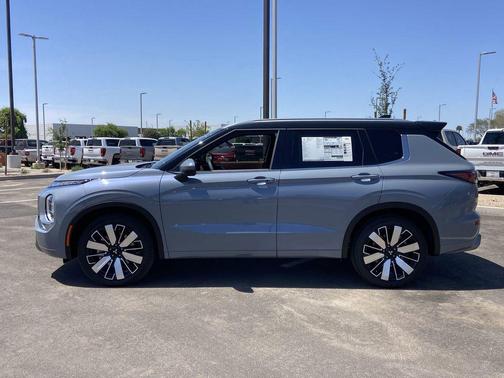 Gray / Black 2026 Mitsubishi Outlander SEL 2.5 2WD