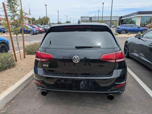 Deep Black Pearl Metallic 2018 Volkswagen Golf GTI 2.0T S 4-Door