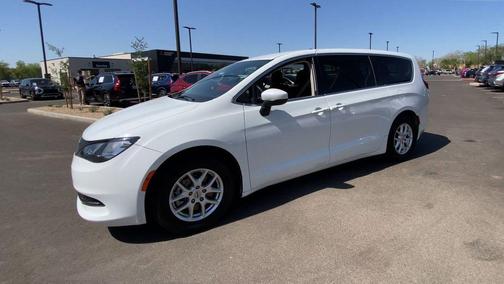 Bright White Clearcoat 2022 Chrysler Voyager LX