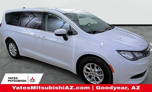 Bright White Clearcoat 2022 Chrysler Voyager LX