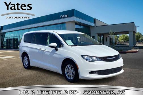 Bright White Clearcoat 2022 Chrysler Voyager LX