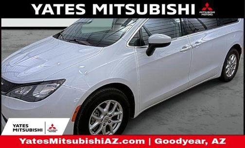 Bright White Clearcoat 2022 Chrysler Voyager LX