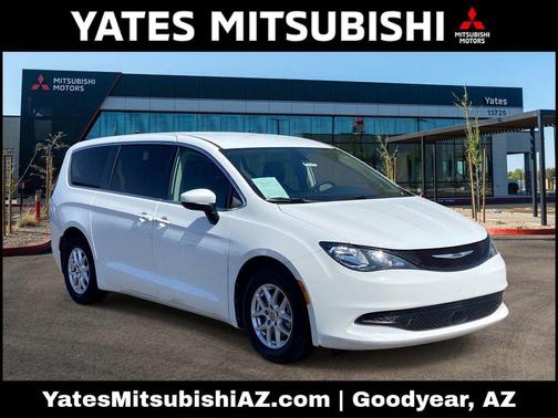 Bright White Clearcoat 2022 Chrysler Voyager LX