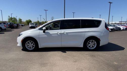 Bright White Clearcoat 2022 Chrysler Voyager LX