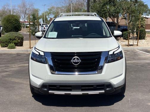 Pearl White Tricoat 2024 Nissan Pathfinder SL FWD