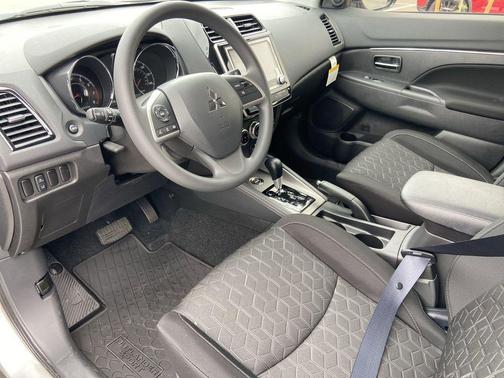 Alloy Silver Metallic 2026 Mitsubishi Outlander Sport 2.0 ES