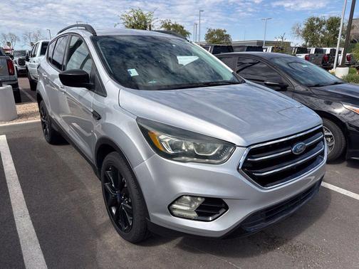 Ingot Silver Metallic 2017 Ford Escape SE