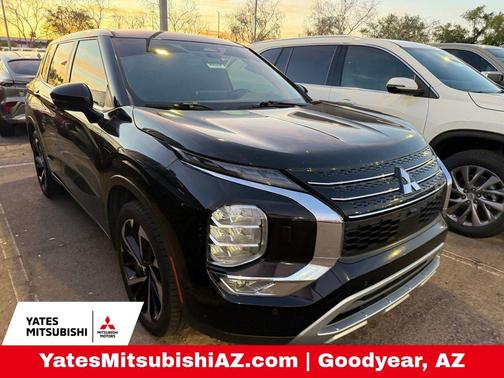 Labrador Black Pearl 2023 Mitsubishi Outlander SE 2.5 S-AWC