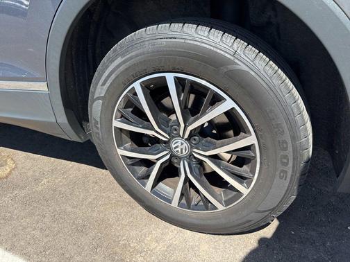 Platinum Gray Metallic 2021 Volkswagen Tiguan 2.0T SE