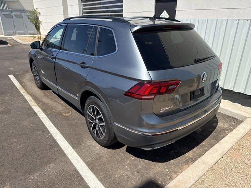 Platinum Gray Metallic 2021 Volkswagen Tiguan 2.0T SE