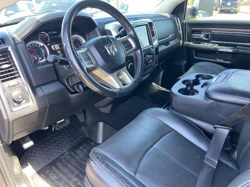 Granite Crystal Metallic Clearcoat 2018 RAM 2500 Laramie Crew Cab 4x4 6'4' Box