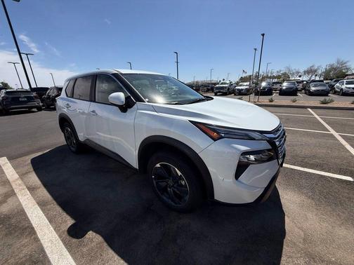 Everest White Pearl 2025 Nissan Rogue SV