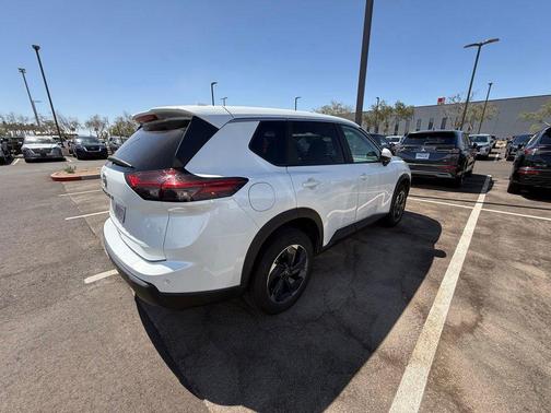 Everest White Pearl 2025 Nissan Rogue SV