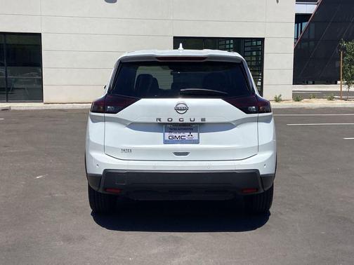 Everest White Pearl 2025 Nissan Rogue SV