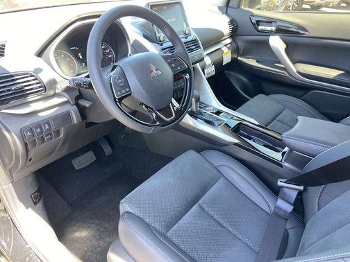 Labrador Black Pearl 2026 Mitsubishi Eclipse Cross SE