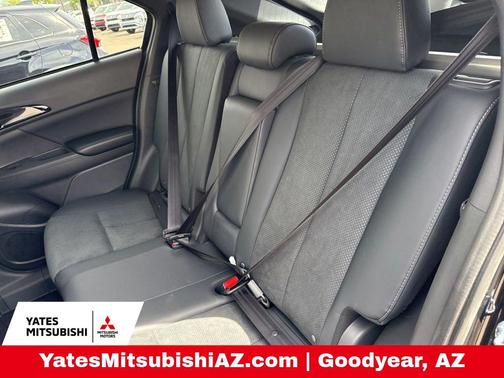 Labrador Black Pearl 2026 Mitsubishi Eclipse Cross SE