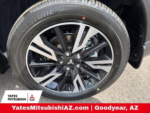 Labrador Black Pearl 2026 Mitsubishi Eclipse Cross SE