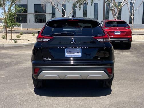 Labrador Black Pearl 2026 Mitsubishi Eclipse Cross SE