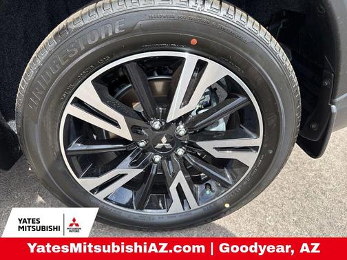 Labrador Black Pearl 2026 Mitsubishi Eclipse Cross SE