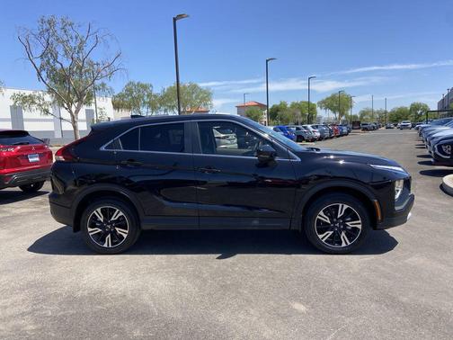 Labrador Black Pearl 2026 Mitsubishi Eclipse Cross SE