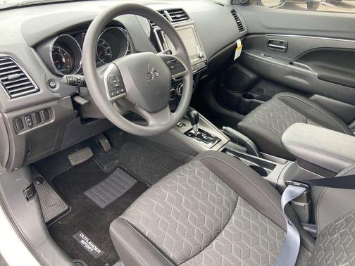 Diamond White 2026 Mitsubishi Outlander Sport 2.0 ES