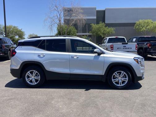 Quicksilver Metallic 2022 GMC Terrain SLE