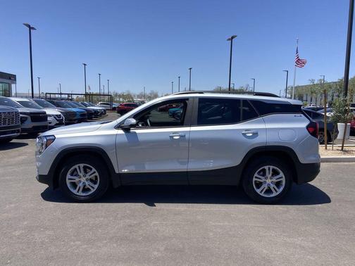 Quicksilver Metallic 2022 GMC Terrain SLE
