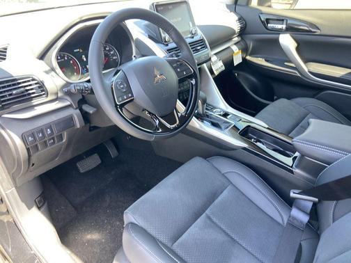 Labrador Black Pearl 2026 Mitsubishi Eclipse Cross SE