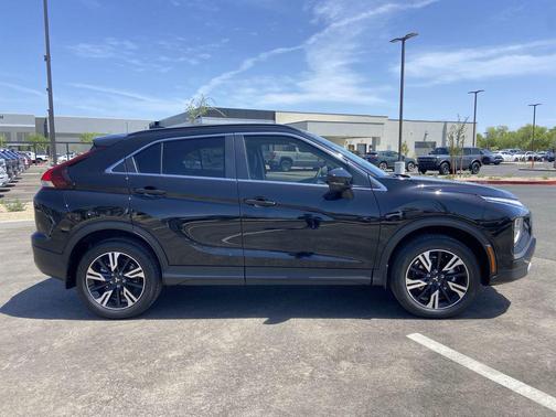 Labrador Black Pearl 2026 Mitsubishi Eclipse Cross SE