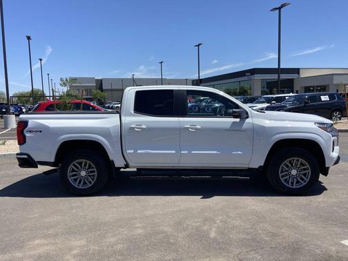 Summit White 2024 Chevrolet Colorado LT