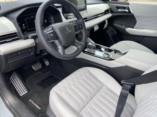 Gray Metallic 2026 Mitsubishi Outlander SEL 2.5 2WD